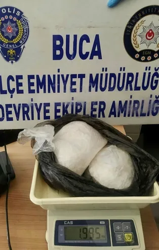 Polisten kaçmaya çalıştılar! Üstlerinde 2 kilo metamfetamin çıktı