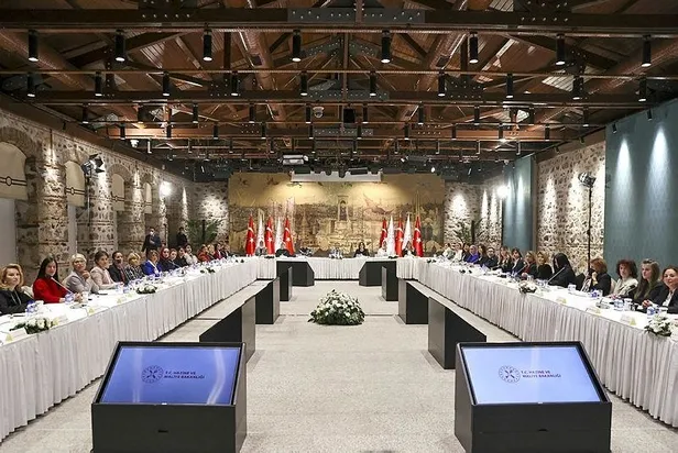 son-dakika-hazine-ve-maliye-bakani-nureddin-nebati-is-dunyasinin-kadin-temsilcileriyle-istanbulda-bulustu-1641661255032.jpeg Son dakika: Hazine ve Maliye Bakanı Nureddin Nebati iş dünyasının kadın temsilcileriyle İstanbul'da buluştu-2