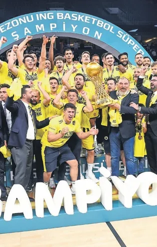 Anadolu Efes'i yenerek seriyi 3-1 yapan Fenerbahçe Beko 10. kez mutlu sona ulaştı