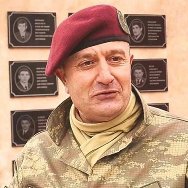 Gözyaşlarını tutamadı