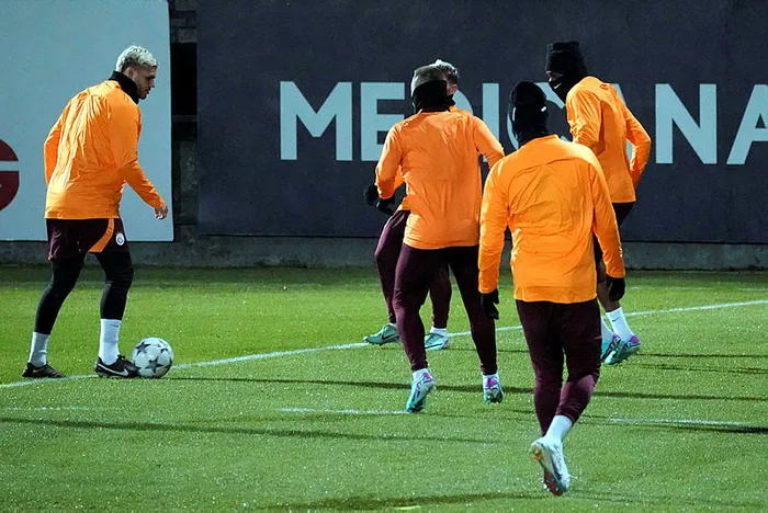 galatasaray-manchester-united-maci-saat-kacta-gs-manchester-maci-hangi-kanalda-canli-yayinlanacak-ilk-11ler-1701254283411.jpg Galatasaray - Manchester United maçı saat kaçta? GS - Manchester maçı hangi kanalda CANLI yayınlanacak? İlk 11'ler...-5