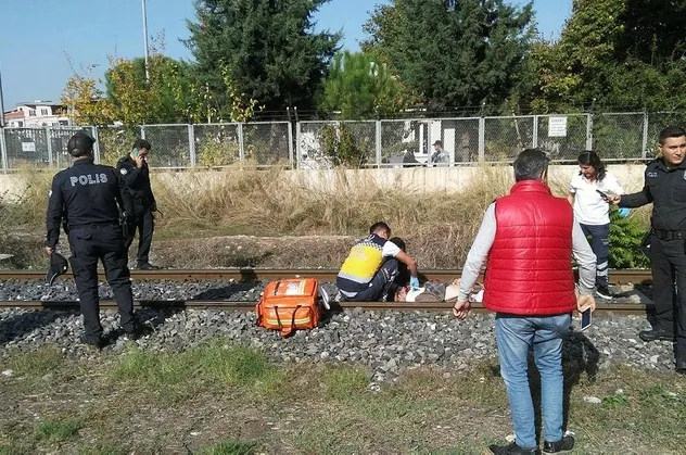 Son dakika: Manisa'da yük treninin çarptığı adam hayatını kaybetti