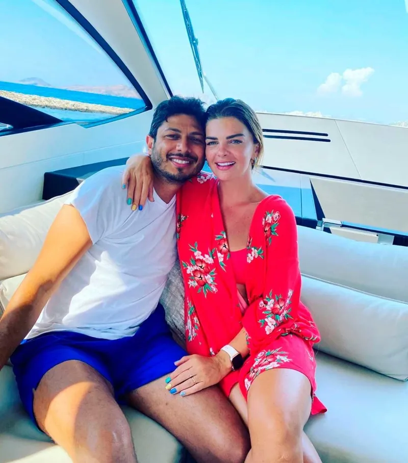 pelin-karahan-ve-bedri-guntay-tatile-cikti-bodrumda-son-sans-1773823888773.jpeg Ayrılık kararı alan Pelin Karahan ve Bedri Güntay'ın Bodrum tatili ifşa oldu! Aileler devreye girdi...-6