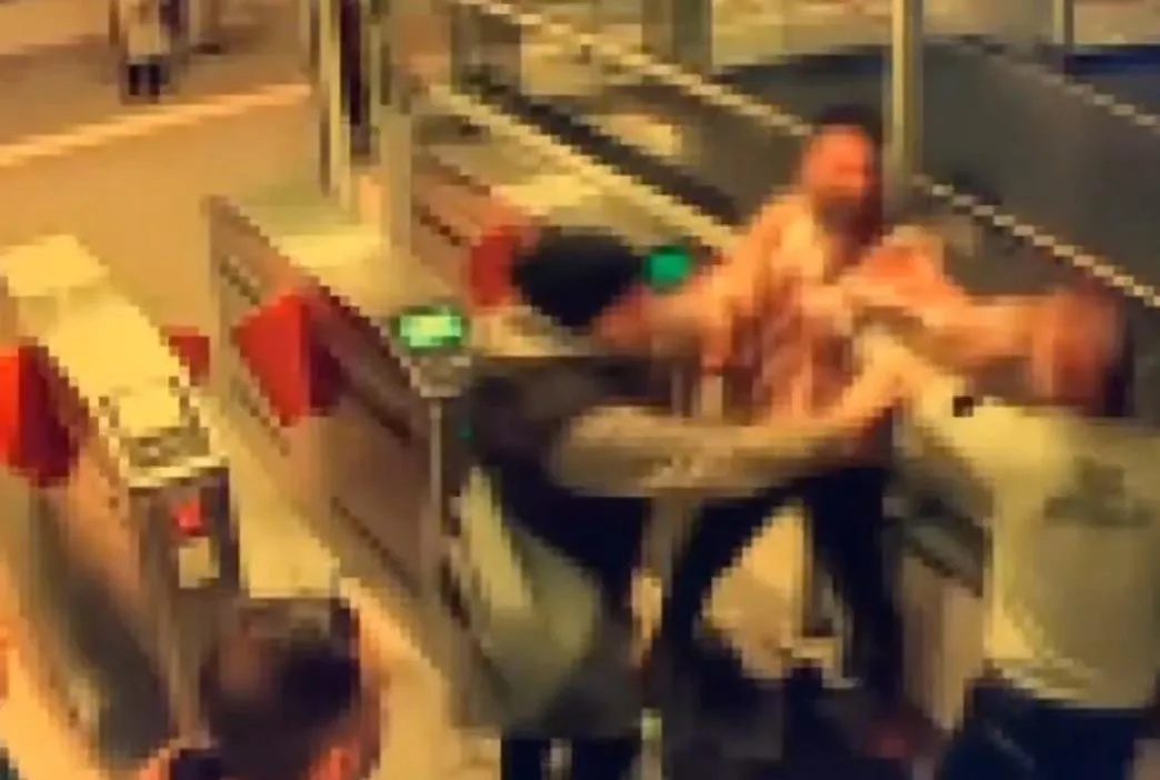 Güvenliğe saldırdı bacağından vuruldu