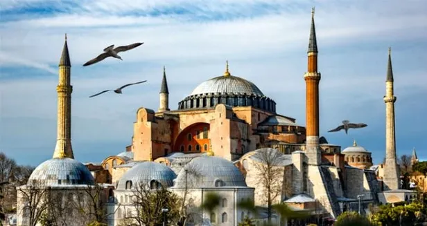 ayasofya-i-kebir-cami-i-serifi-guvenli-ellere-emanet-iste-gorevlendirilen-imam-ve-muezzinler-1595585018092.jpg