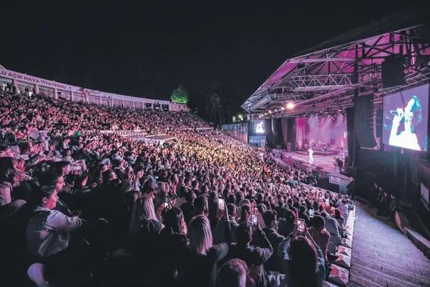 Tan Taşçı 2022 Harbiye serisinin açılışını dün gece yaptı-2