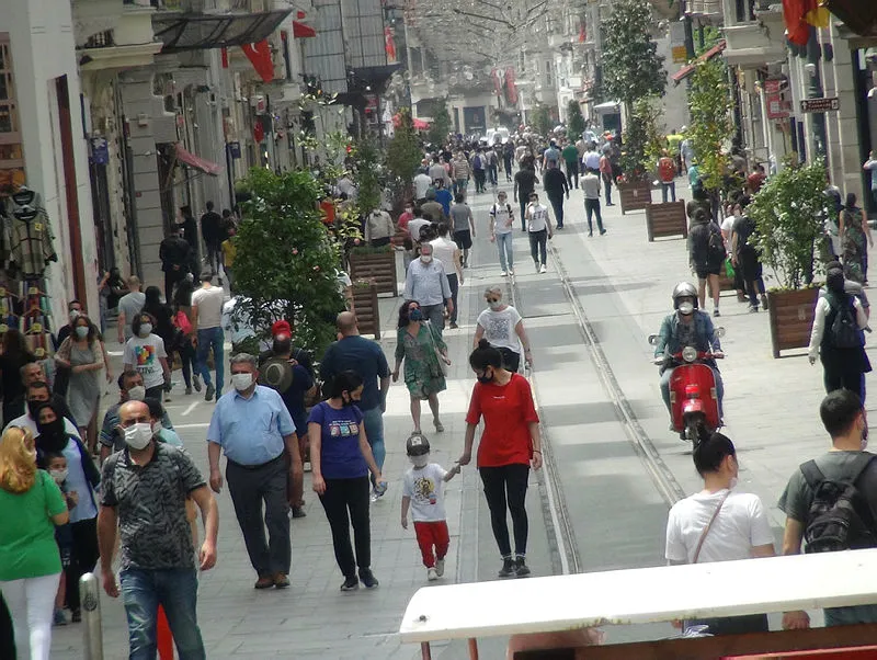 Koronavirüs vakaları tekrar artışta! Sokağa çıkma yasağı gelir mi? - 8