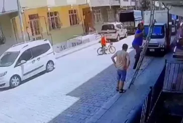 Eski eşinin evine merdivenle gizlice girmeye çalıştı!