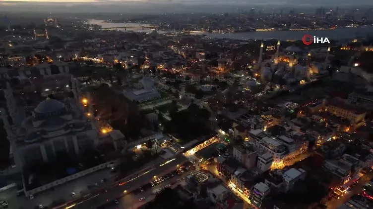 Ayasofya Camii’nde vatandaşlar ilk orucunu açtı