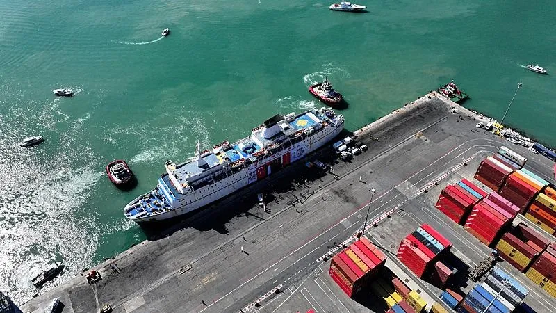 Gazze'ye ulaştırılacak insani yardım malzemeleri ʺİyilik Gemisiʺne yüklendi. (AA)