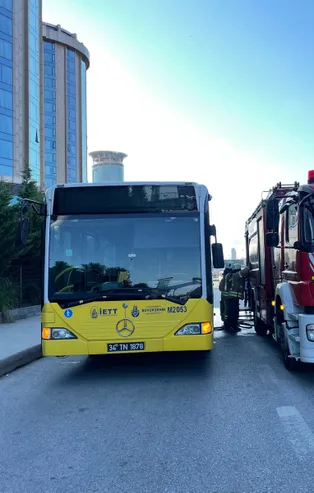 Kadıköy'de İETT otobüsünde yangın çıktı