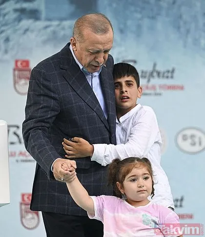 Kutlu zafer! Başkan Erdoğan sevgisi pankartlara taşındı: Başka bir şey demirem ben seni çok sevirem