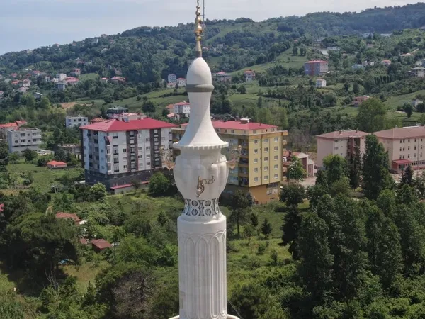 sosyal-medya-bu-camiyi-konusuyor-giresun-eynesildeki-yesil-cami-mimarisi-ve-semaver-seklindeki-minaresiyle-dik-1655720624032.jpg Sosyal medya bu camiyi konuşuyor! Giresun Eynesil'deki Yeşil Cami mimarisi ve semaver şeklindeki minaresiyle dikkat çekiyor-2