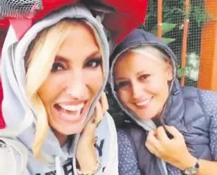 Yağmurda selfie keyfi