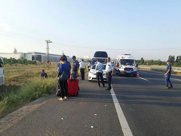 Ankara'da yolcu otobüsü tarlaya girdi 15 kişi yaralandı-3