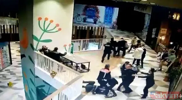 Çarşı pazar karıştı! AVM'de görülmemiş kavga birbirlerine girdiler - 5