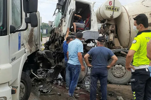 Ordu'da feci kaza! Çöp kamyonuyla beton mikseri çarpıştı