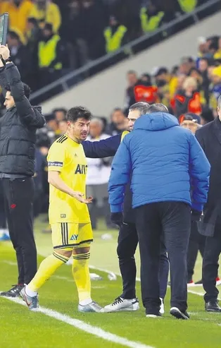 Derbi öncesi 2 şok!