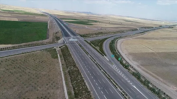 son-dakika-otoyollarda-hiz-sinirlari-artiriliyor-uygulama-1-temmuzda-baslayacak-hangi-yolda-en-fazla-kac-km-hi-1654155511412.jpg