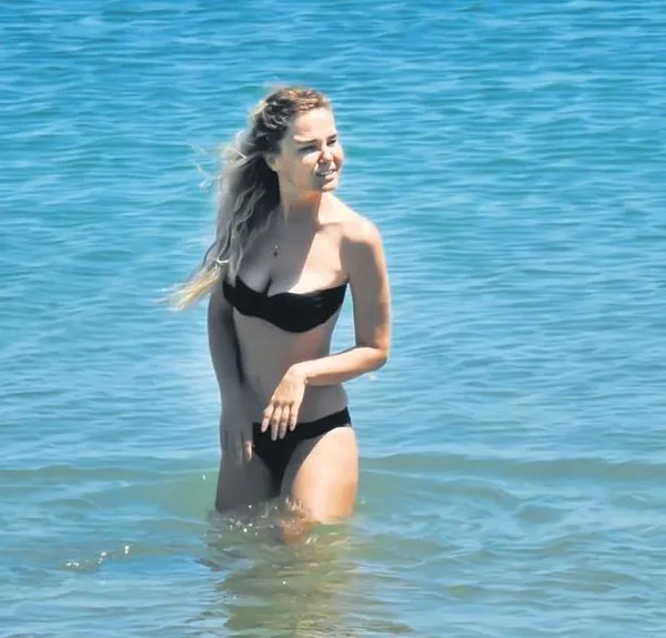 Fahriye Evcen'in fanları, güzel oyuncu adına birçok dernek ve kuruluşa bağış yaptı-8