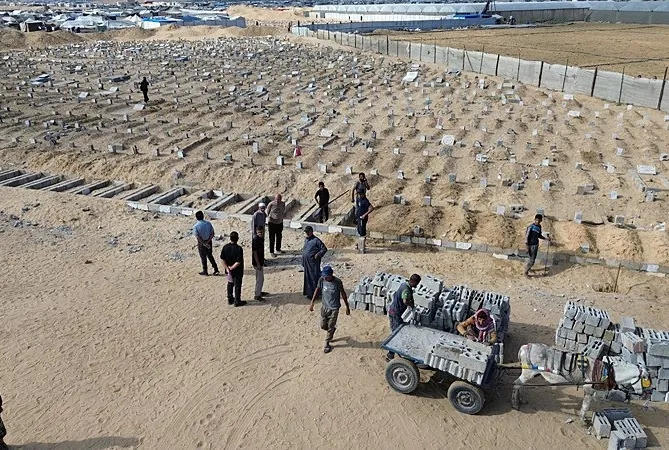 Gazze’de boş mezar kalmadı