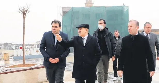 Mardin Valisi ve Büyükşehir Belediyesi Başkan Vekili Mahmut Demirtaş tarihi binaları yeniden canlandırıyor