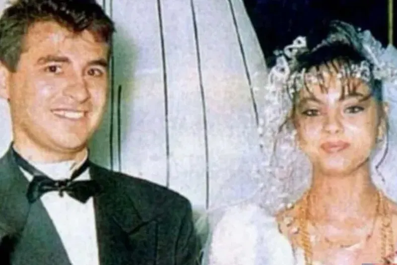 Ebru Gündeş'in ilk eşi bakın kim: Henüz 16'sında gizemli bir evlilik! - 17