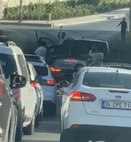 Sancaktepe'de pompalıyla havaya ateş açan magandalara suçüstü!-2