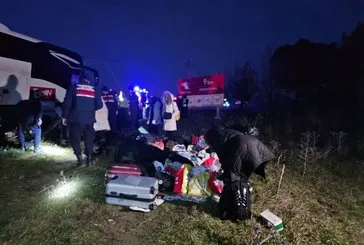 Tur otobüsü yoldan çıktı: 37 yaralı