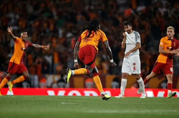 galatasarayli-gomis-avrupanin-zirvesinde-29-dakikada-1-atiyor-1660997722235.jpg