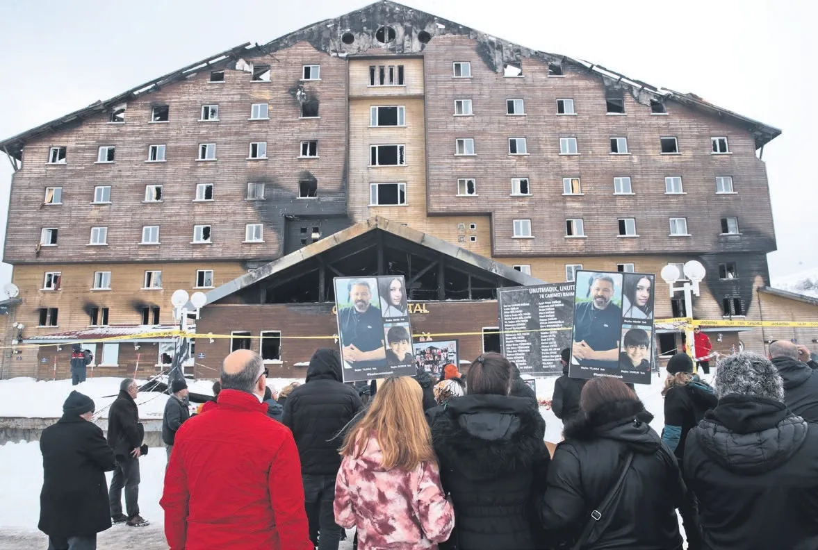 Kül olan hayatlara gözyaşı