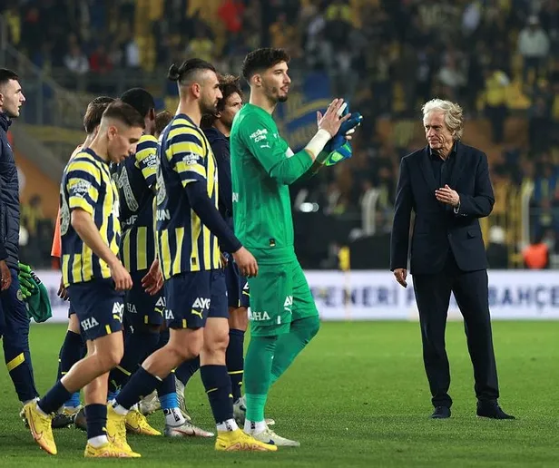 lider-fener-one-gectigi-macta-giresuna-yenildi-taraftarini-adeta-soke-etti-1668298570430.jpeg