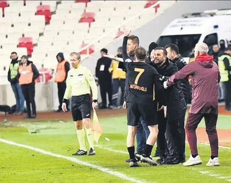 real-madrid-formasi-giyen-arda-guler-hayallerimin-basindayim-1705011053676.jpeg Real Madrid forması giyen Arda Güler,: Hayallerimin başındayım-4