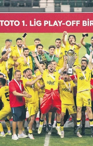 İstanbulspor play-off finalinde Bandırma'yı yenerek Süper Lig’e çıktı