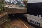 Pendik'te sağanak sonrası istinat duvarı araçların üzerine çöktü