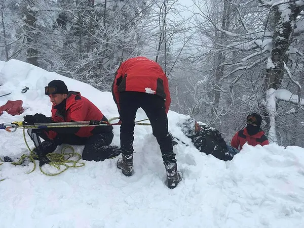 20-metreden-ormana-dusen-kuveytli-turisti-jandarma-kurtardi-1613831794468.jpg 20 metreden ormana düşen Kuveytli turisti jandarma kurtardı-2