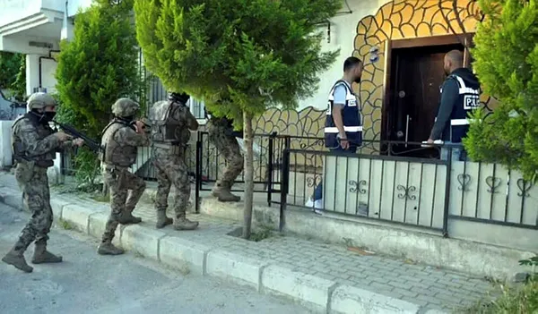 İzmir'de helikopter destekli operasyon! Firari 26 kişi yakalandı-2