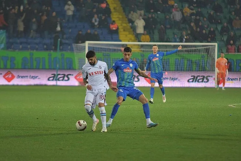 trabzonspor-deplasmanda-caykur-rizespora-maglup-etti-iste-macta-yasananlar-1706208276623.jpeg Trabzonspor deplasmanda Çaykur Rizespor'a mağlup oldu! İşte maçta yaşananlar...-2