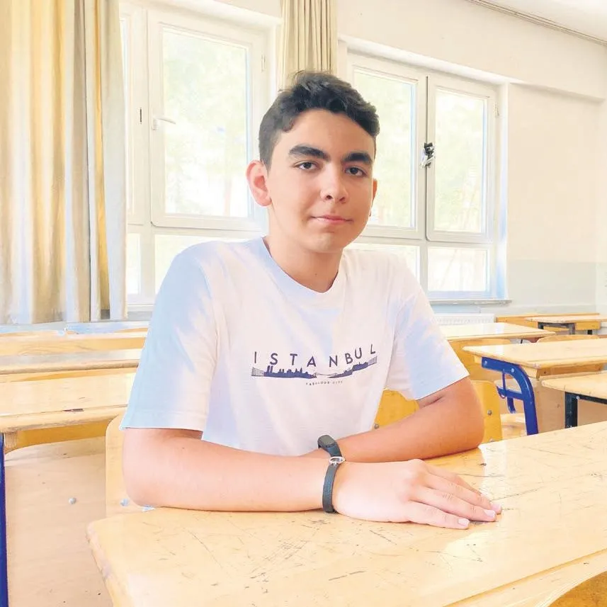 Uzat alnını öpelim