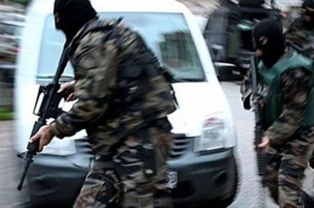 İzmir'de PKK ile irtibatlı 8 kişi yakalandı