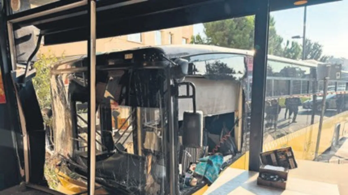 4 yaralı hastaneye kaldırıldı: İETT kaza yaptı!