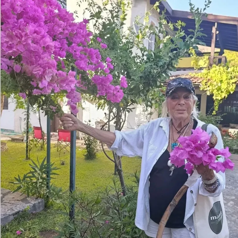 yesilcamin-kotu-kadini-lale-belkistan-dogum-gunune-ozel-poz-87sinde-zamana-meydan-okudu-1764414574254.jpg Kaynak: Sosyal medya