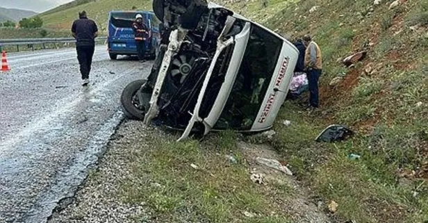 Malatya’da minibüs devrildi: 1’i ağır, 15 yaralı