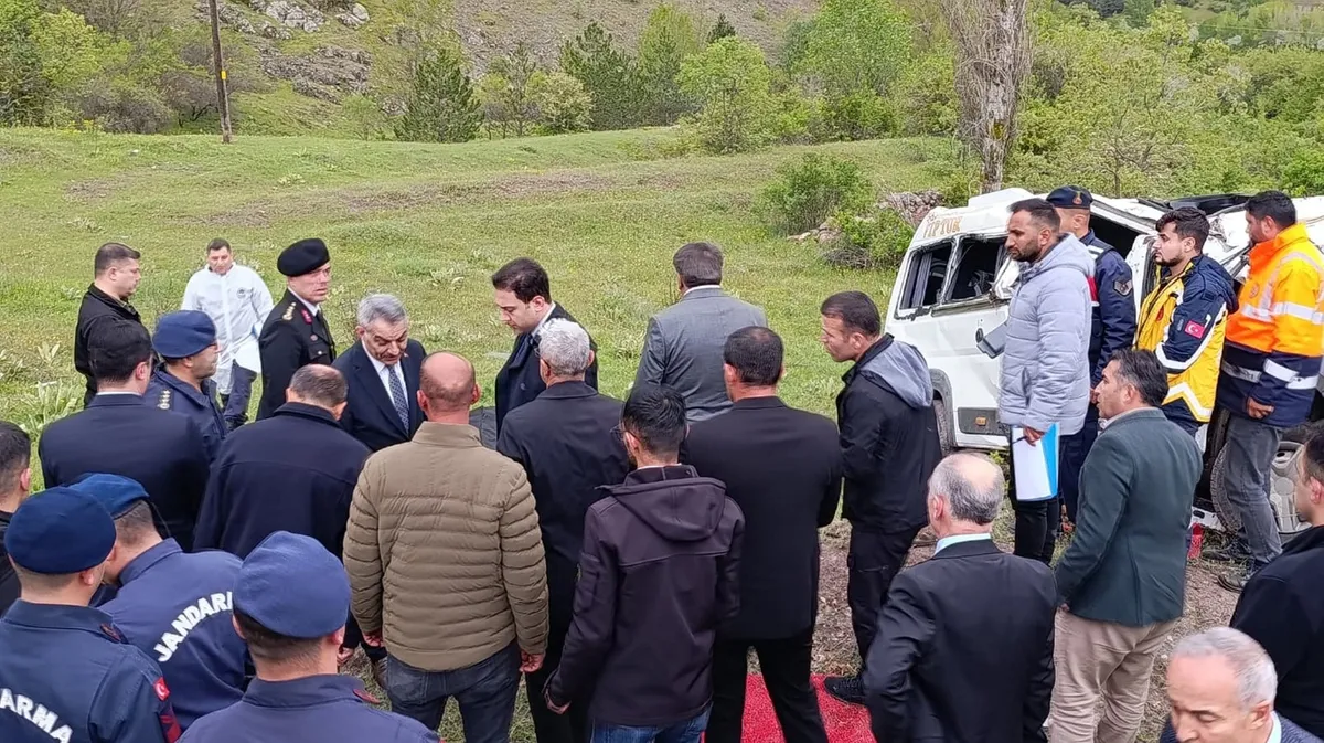 yozgatta-ogrenci-servisi-devrildi-2-ogrenci-ve-surucu-hayatini-kaybetti-1778856578632.jpeg Yozgat’ta kara gün! Öğrenci servisi devrildi: 2 öğrenci ve şoför hayatını kaybetti-2