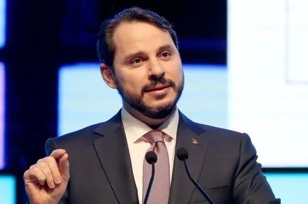 Bakan Albayrak'tan gazetecilere kutlama