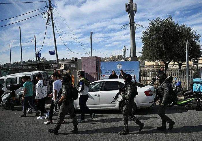 isgalci-israilden-cuma-namazi-kilmak-isteyen-filistinlilere-gazli-mudahale-1702034256171.jpeg İşgalci İsrail'den cuma namazı kılmak isteyen Filistinlilere gaz bombalı saldırı!-5