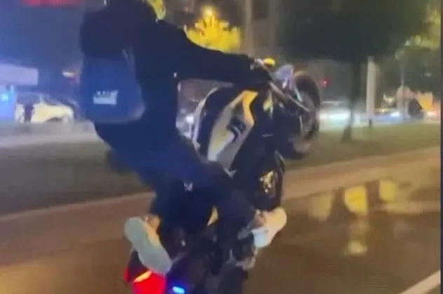 Motosikletli tek tekerle dehşet saçtı!