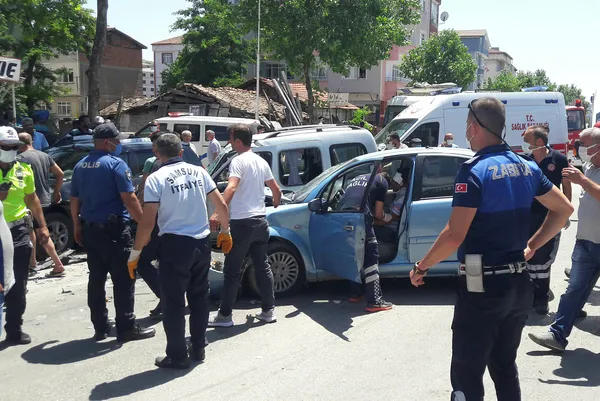 samsunda-tir-ile-otomobil-carpisti-cok-sayida-yarali-1626360534887.jpg Samsun'da tır ile otomobil çarpıştı: Çok sayıda yaralı-2