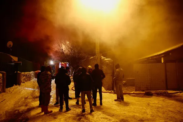 eskisehirde-turgutlar-mahallesinde-agilda-cikan-yangin-3-saatte-sonduruldu-50-hayvan-telef-oldu-800-bin-lira-z-1643191274521.jpg Eskişehir'de Turgutlar Mahallesi'nde ağılda çıkan yangın 3 saatte söndürüldü! 50 hayvan telef oldu 800 bin lira zarar-13