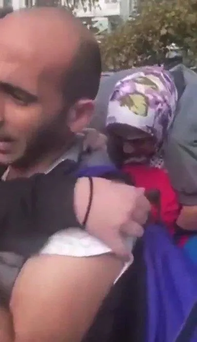 chpli-belediyenin-camur-hizmeti-esenyurtta-okul-yolu-camur-golune-dondu-ogrenci-ve-veliler-magdur-oldu-1696261906988.jpeg CHP'li Belediye'nin çamur hizmeti! Esenyurt’ta okul yolu çamur gölüne döndü | Öğrenci ve veliler mağdur oldu-4